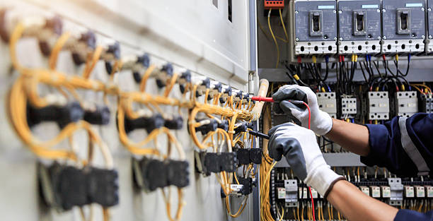 Professional Electrician technician working in Salina, OK